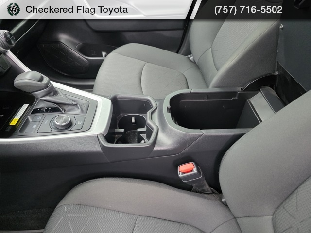 2024 Toyota RAV4 Hybrid XLE photo 29