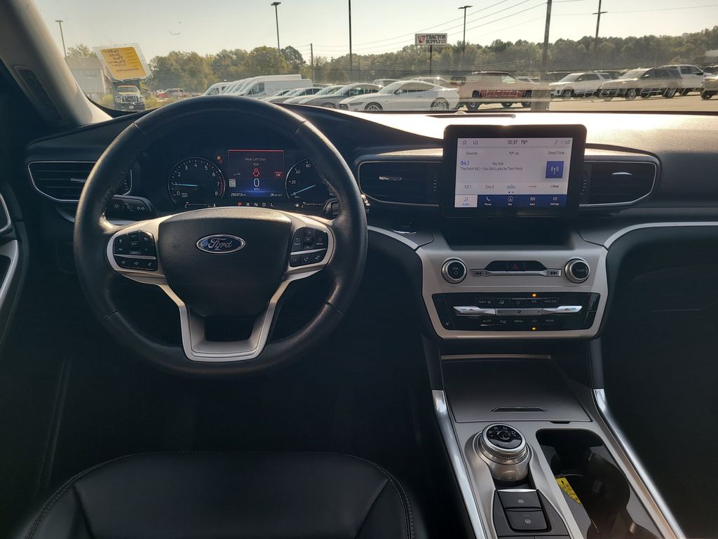 2022 Ford Explorer XLT photo 25