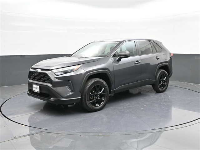 2023 Toyota RAV4 LE's photo