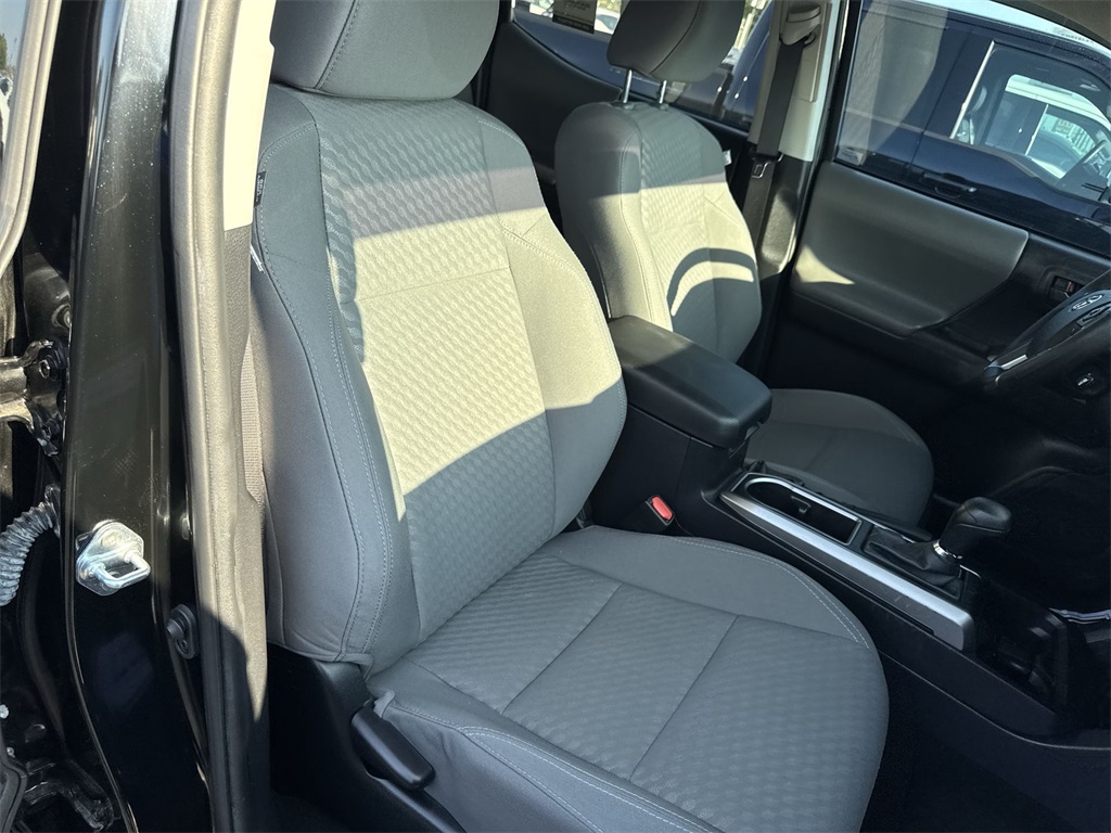 2022 Toyota Tacoma SR5 photo 29