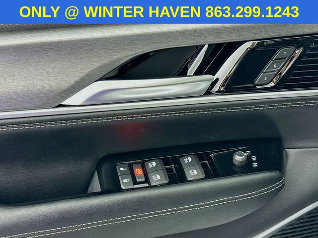 2025 Jeep Wagoneer L Series II Carbide photo 17