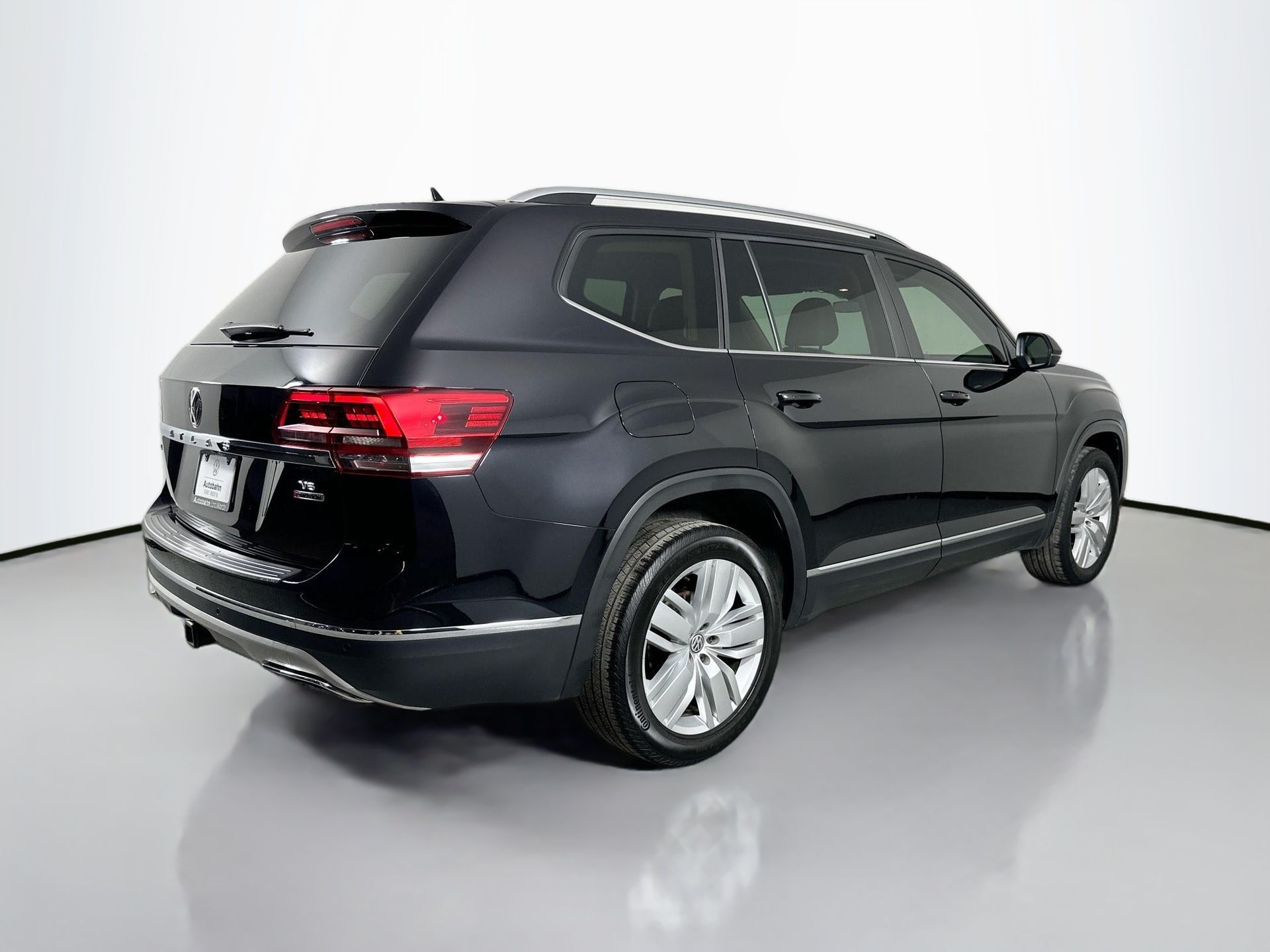 2019 Volkswagen Atlas SEL photo 2