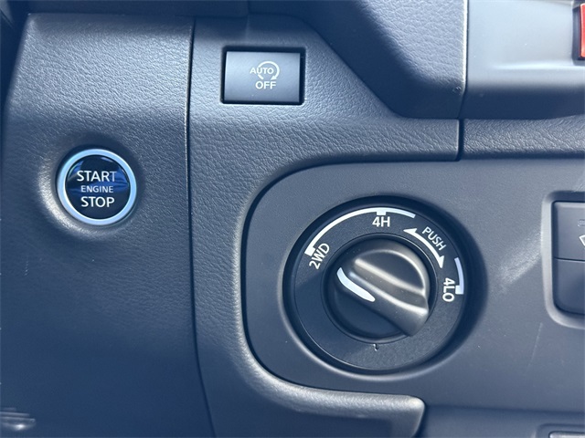 2025 Nissan Frontier PRO-4X photo 13