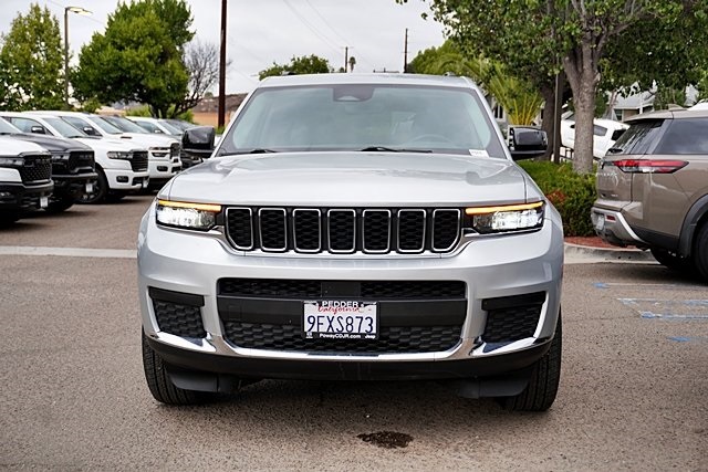 2023 Jeep Grand Cherokee Laredo photo 4