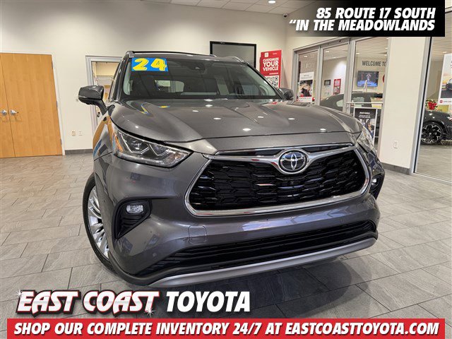 2024 Toyota Highlander Platinum's photo