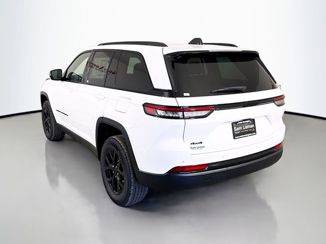 2025 Jeep Grand Cherokee Laredo Altitude photo 2
