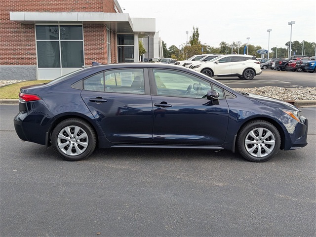 2022 Toyota Corolla LE photo 2