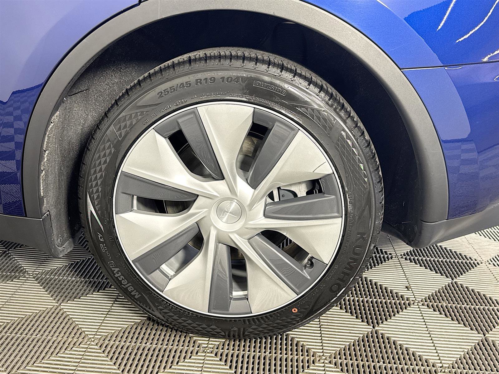 2023 Tesla Model Y Long Range photo 24
