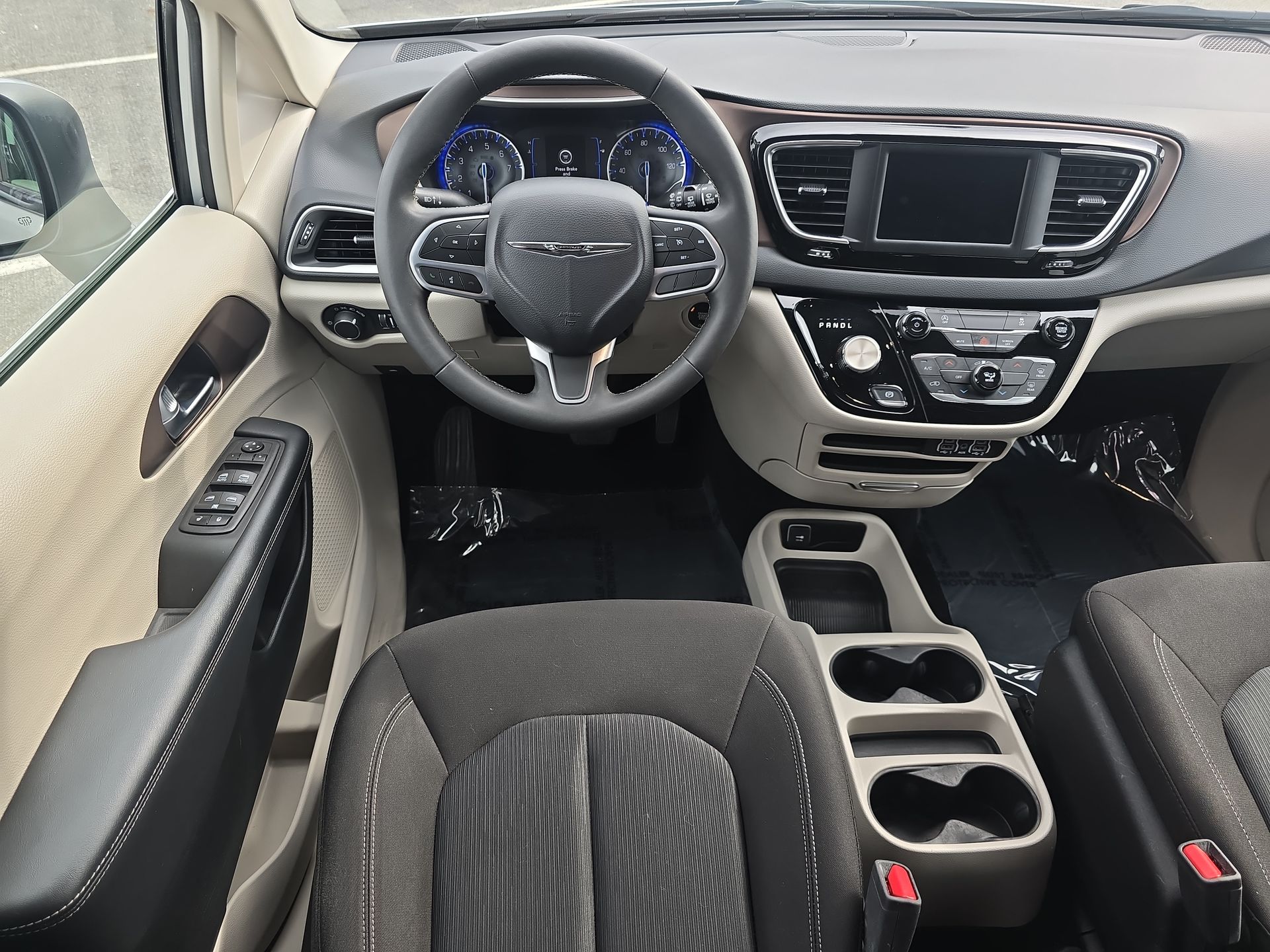 2023 Chrysler Voyager LX photo 43