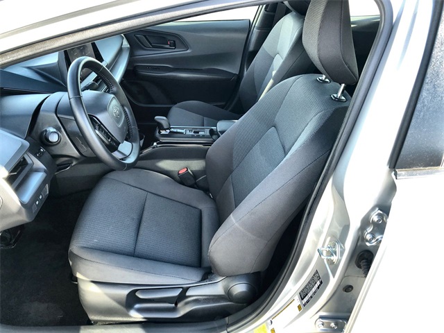 2024 Toyota Prius LE photo 2