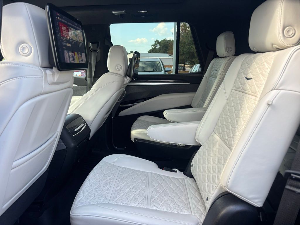 2025 Cadillac Escalade V-Series photo 6