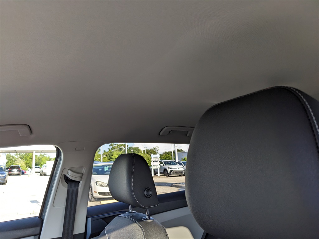 2024 Volkswagen Taos SE photo 21
