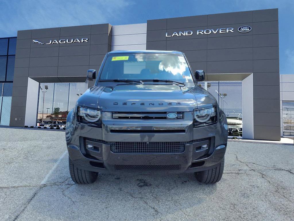 2025 Land Rover Defender 110 X-Dynamic SE photo 8