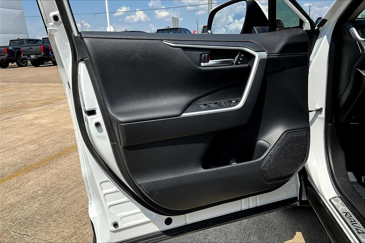 2024 Toyota RAV4 Hybrid Limited photo 20
