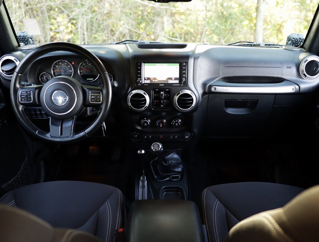 2016 Jeep Wrangler Unlimited Rubicon photo 21