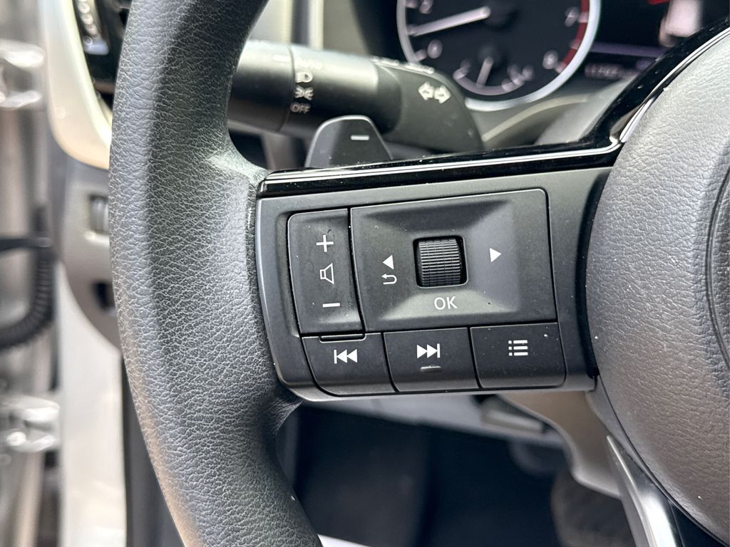 2022 Nissan Rogue SV photo 28