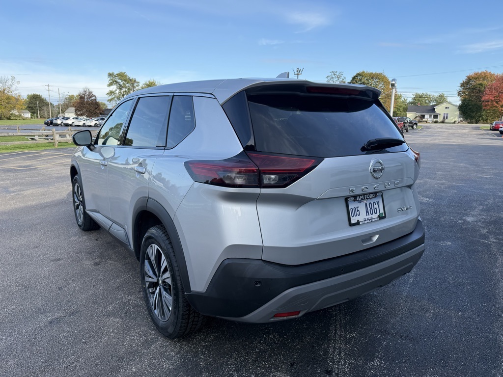 2021 Nissan Rogue SV photo 3