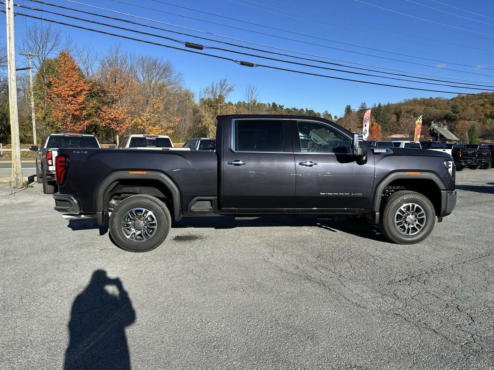 2026 Gmc Sierra 2500 HD SLT photo 3