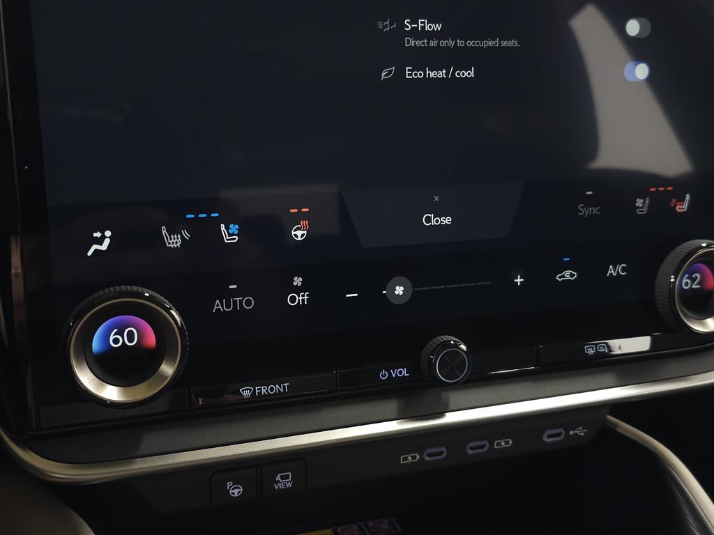 2024 Lexus RZ 300e photo 32