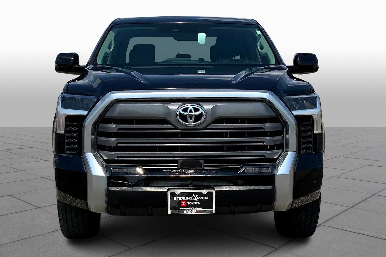 2024 Toyota Tundra Limited CrewMax photo 3