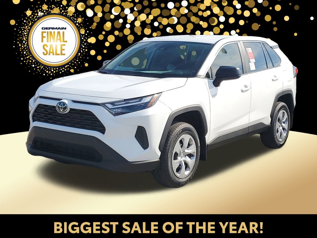 2025 Toyota RAV4 LE's photo