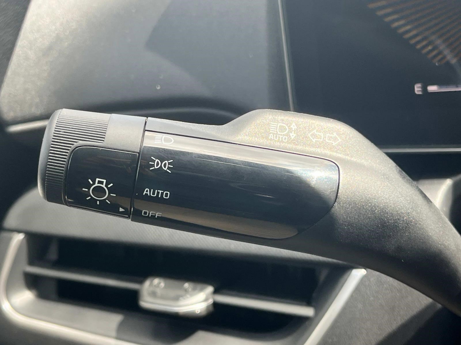 2025 Kia K4 LXS photo 28