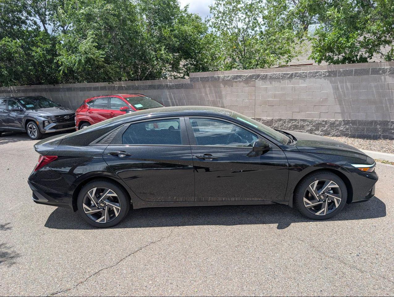 2025 Hyundai Elantra SEL Sport photo 5
