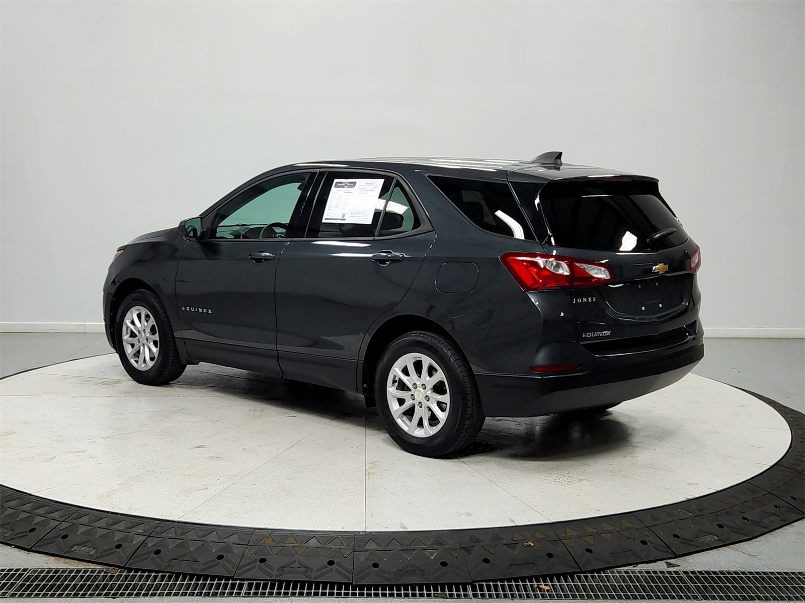 2019 Chevrolet Equinox LS photo 3