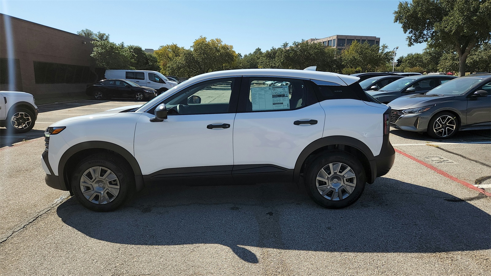 2025 Nissan Kicks Play S photo 5