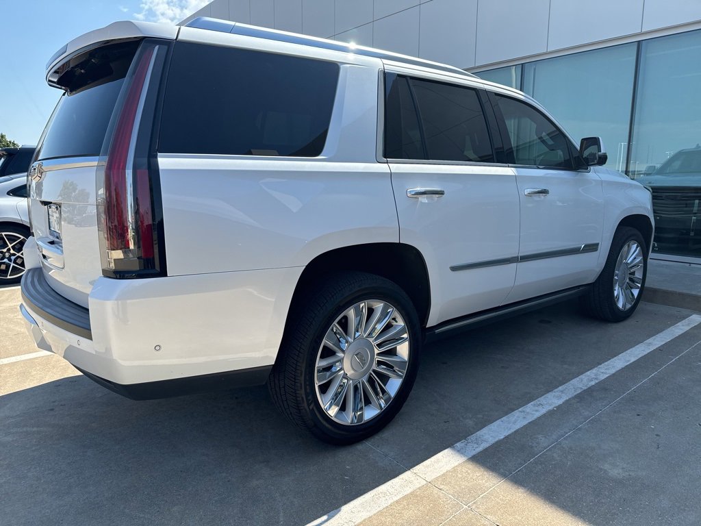 2018 Cadillac Escalade Platinum photo 3