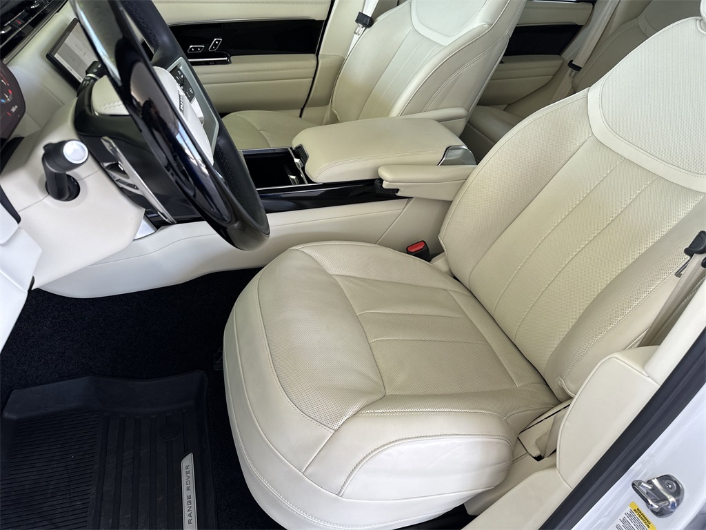 2024 Land Rover Range Rover SE photo 12