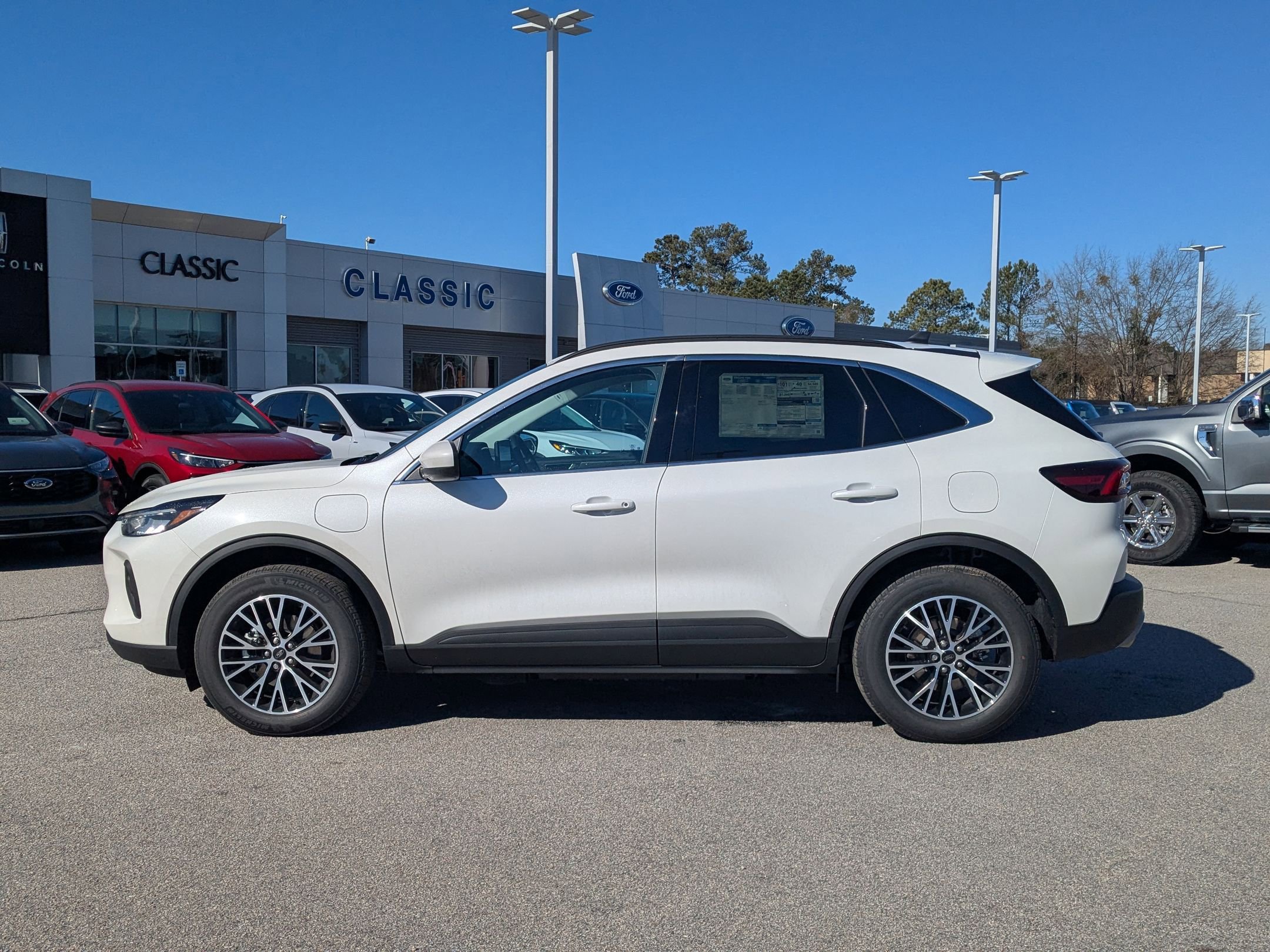 2025 Ford Escape Plug-In Hybrid SE photo 8