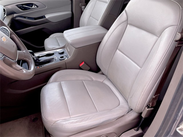 2021 Chevrolet Traverse Leather photo 3