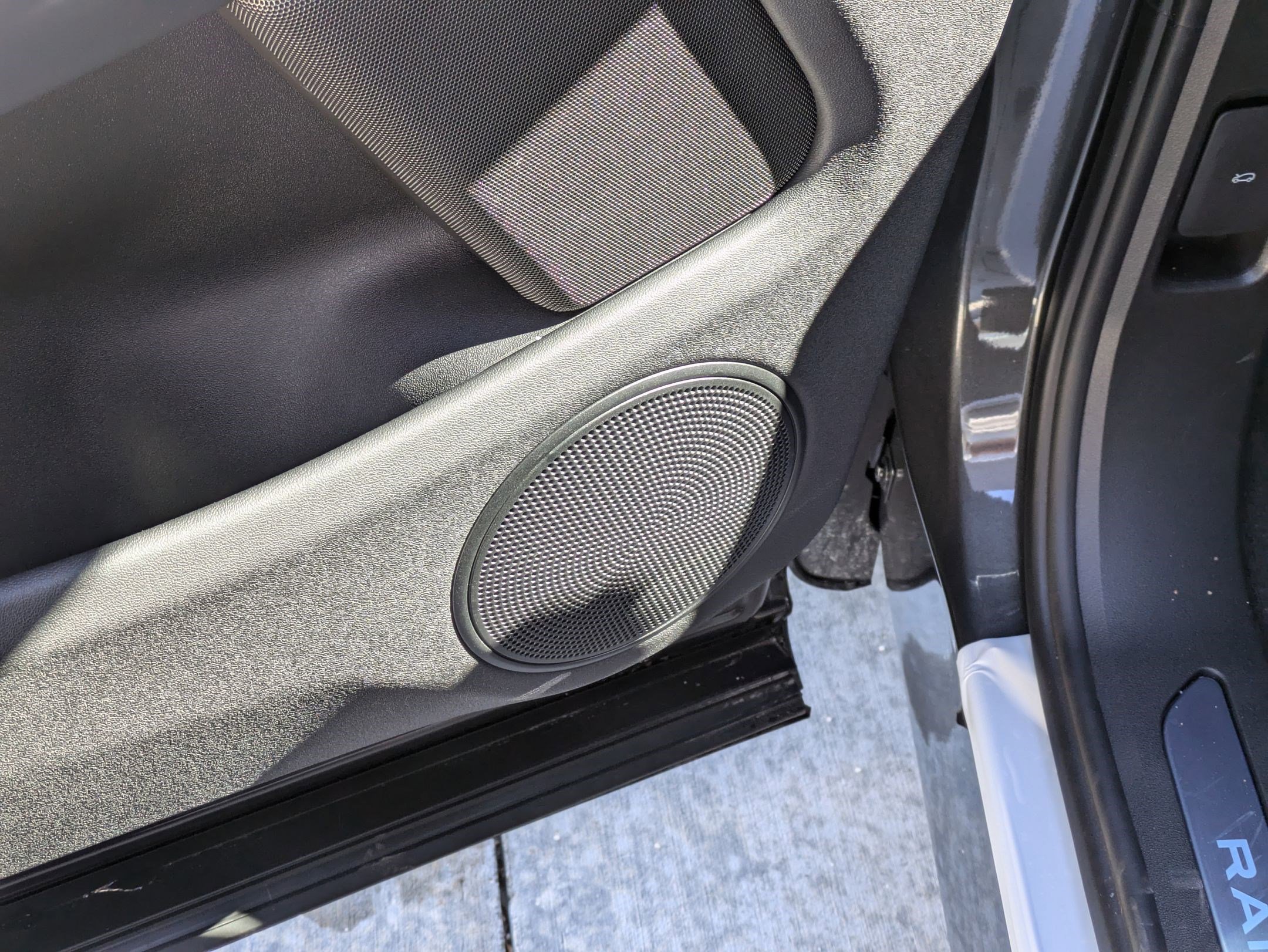 2026 Land Rover Range Rover Evoque Dynamic SE photo 11