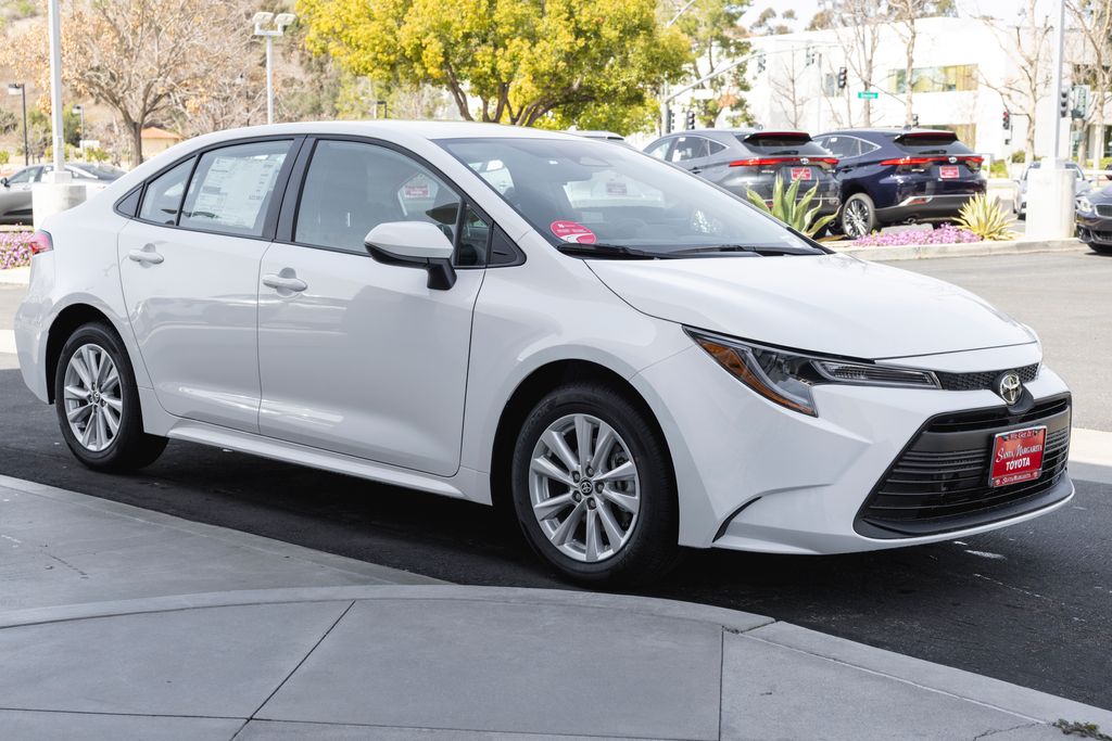 2025 Toyota Corolla LE photo 4