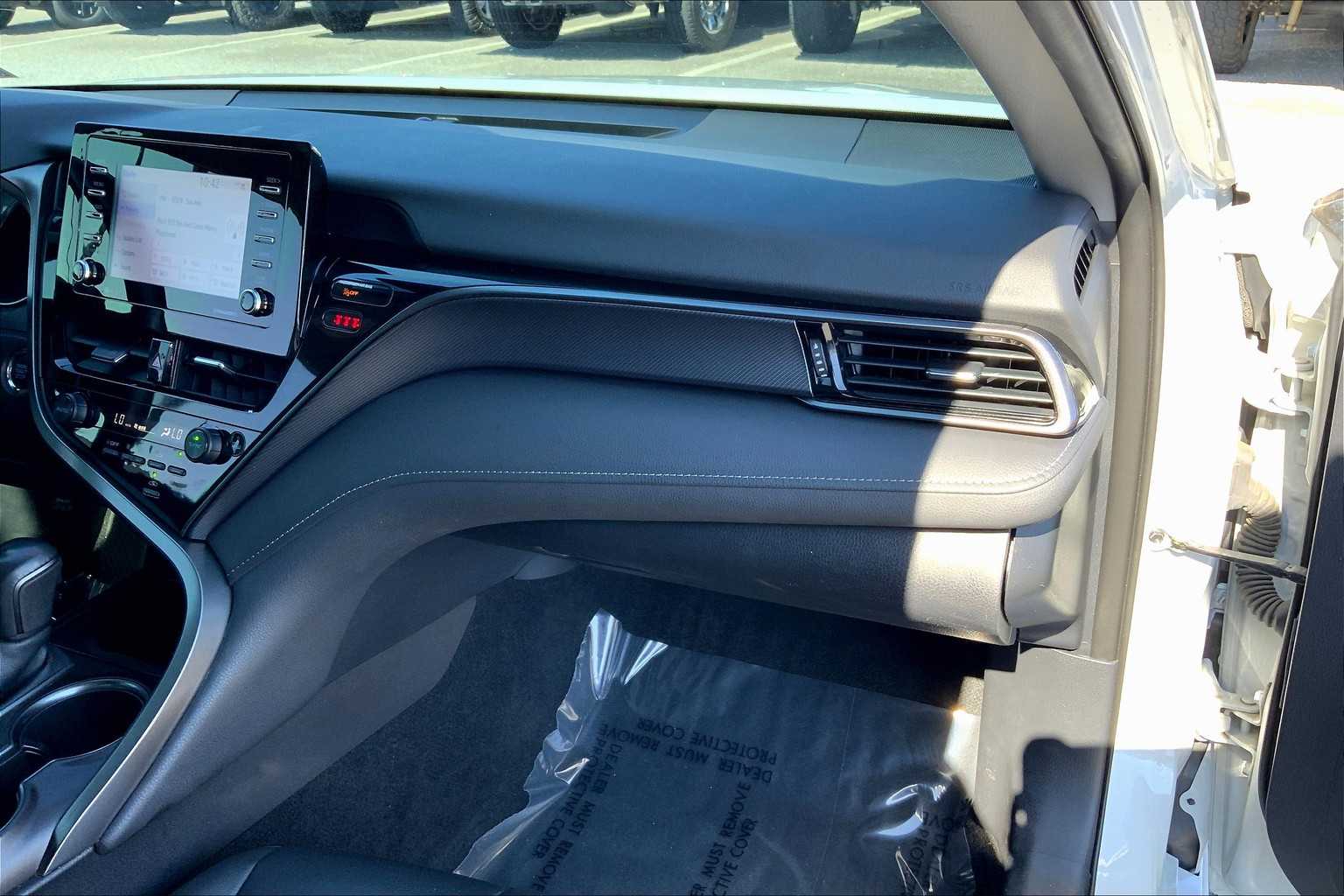 2022 Toyota Camry SE photo 17