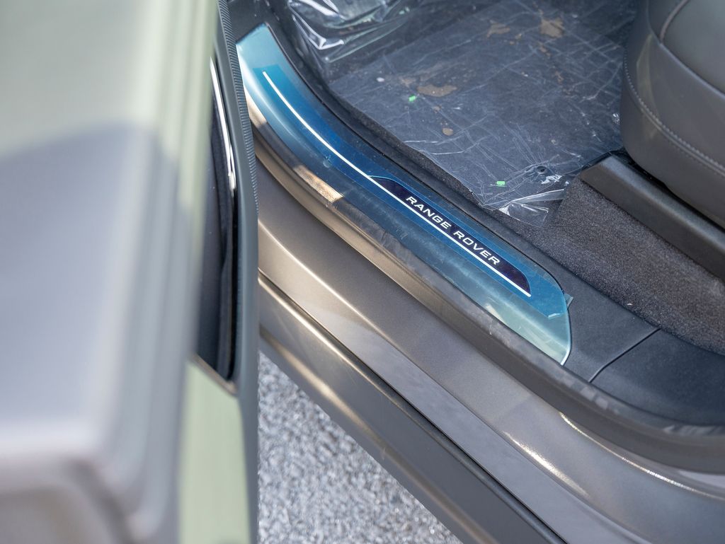 2025 Land Rover Range Rover Sport SE photo 16
