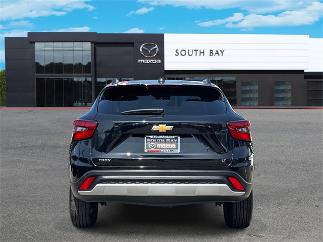 2024 Chevrolet Trax LT photo 3