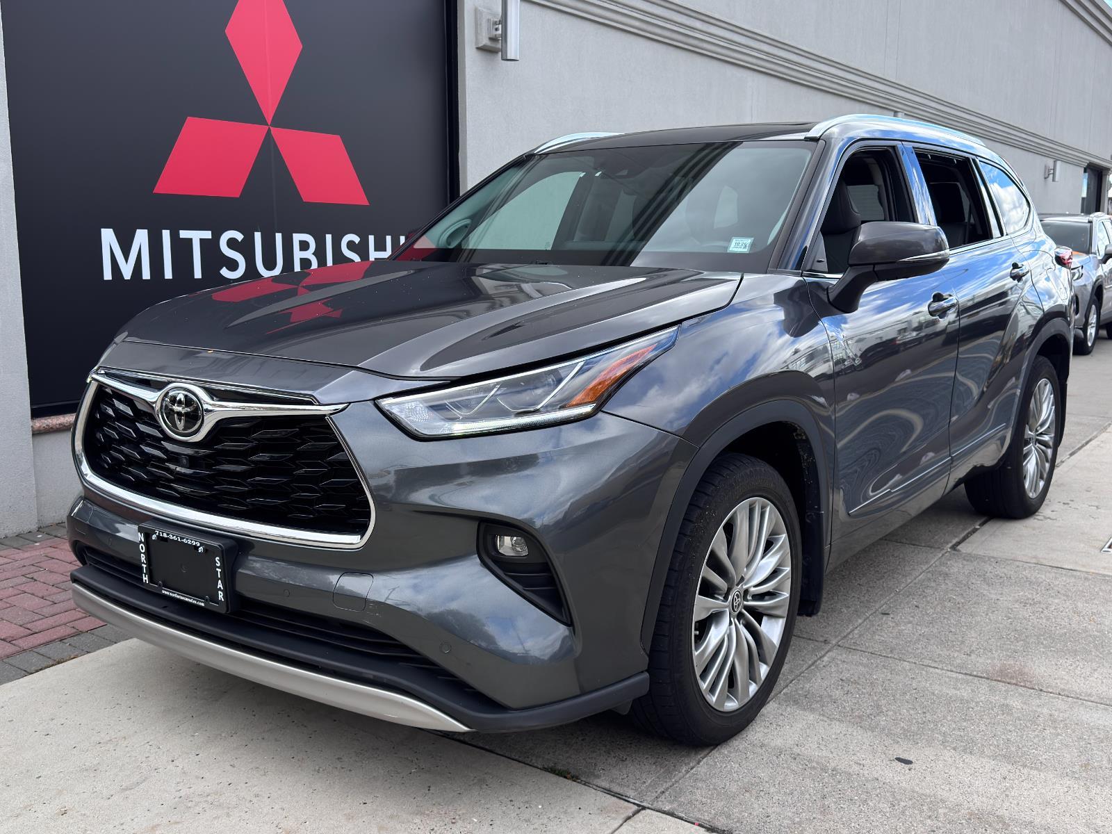 2022 Toyota Highlander Platinum's photo