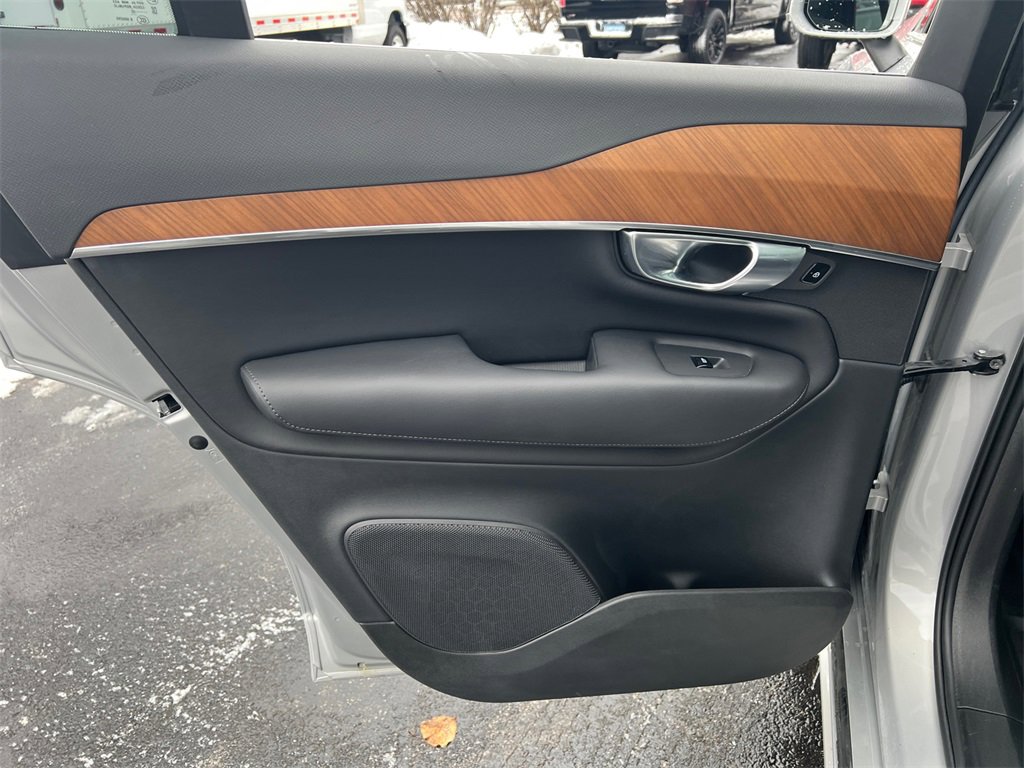 2023 VOLVO XC90 - Image 28