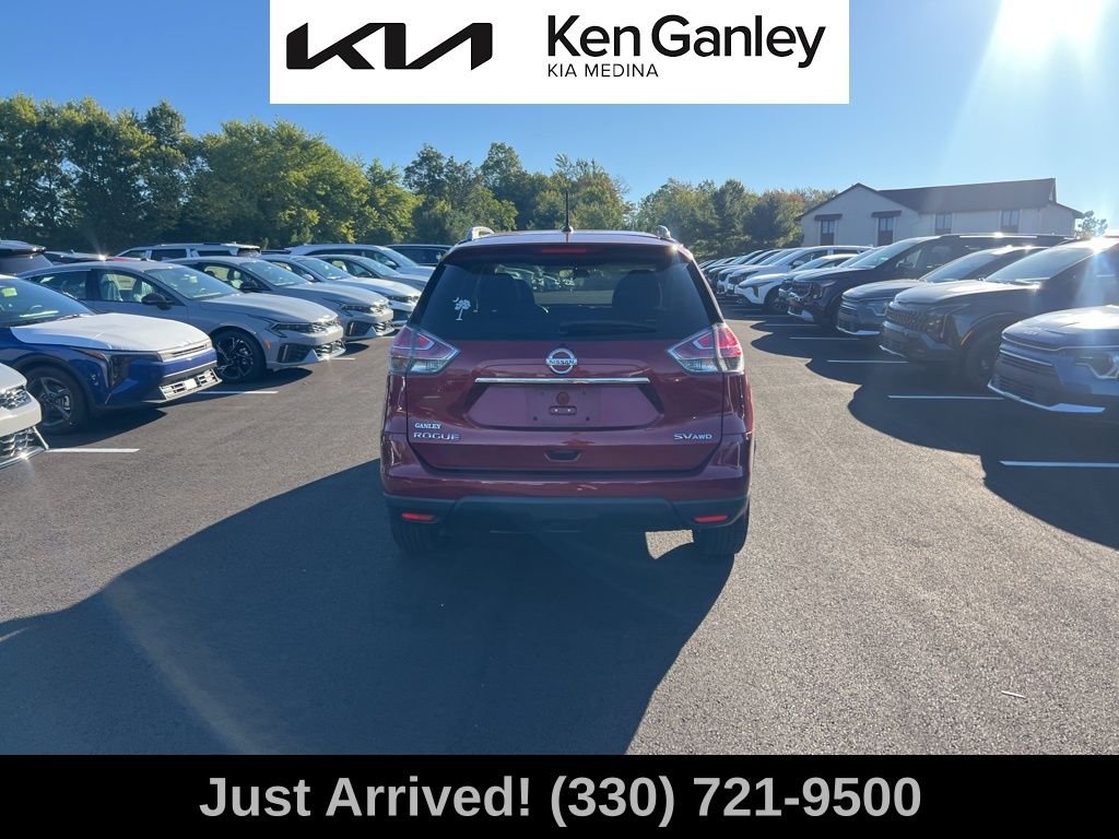 2016 Nissan Rogue SV photo 5