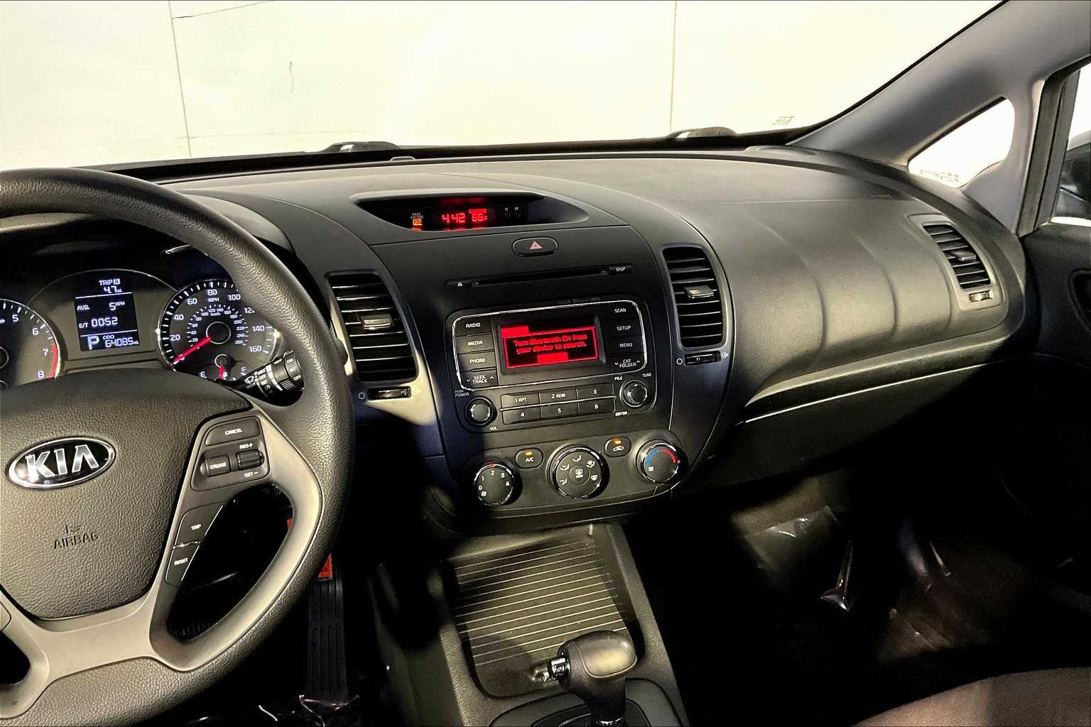 2016 Kia Forte 5-Door LX photo 6