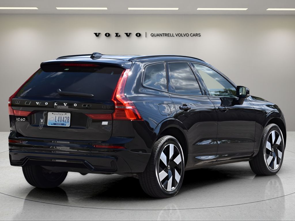 2024 Volvo XC60 T8 Plus photo 2