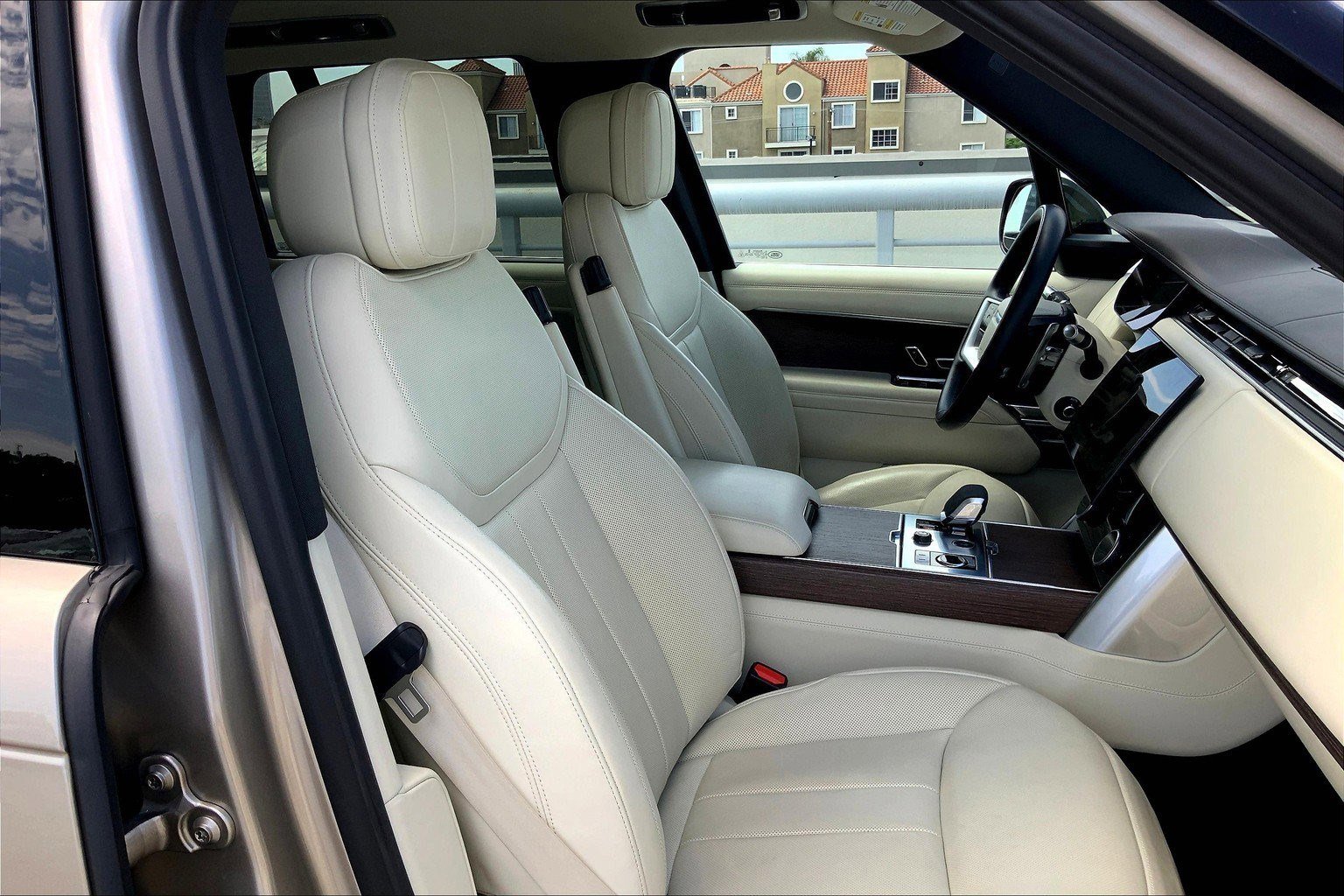 2022 Land Rover Range Rover SE photo 6
