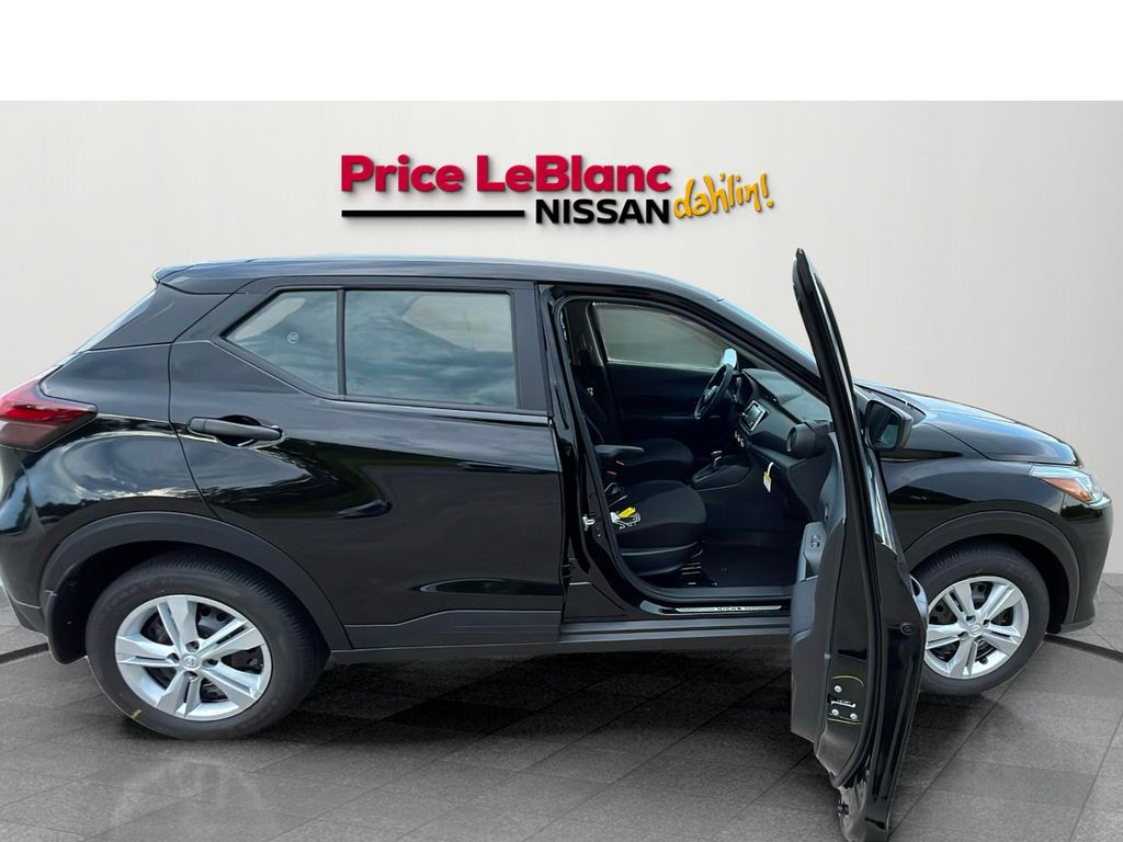 2025 Nissan Kicks Play S photo 8