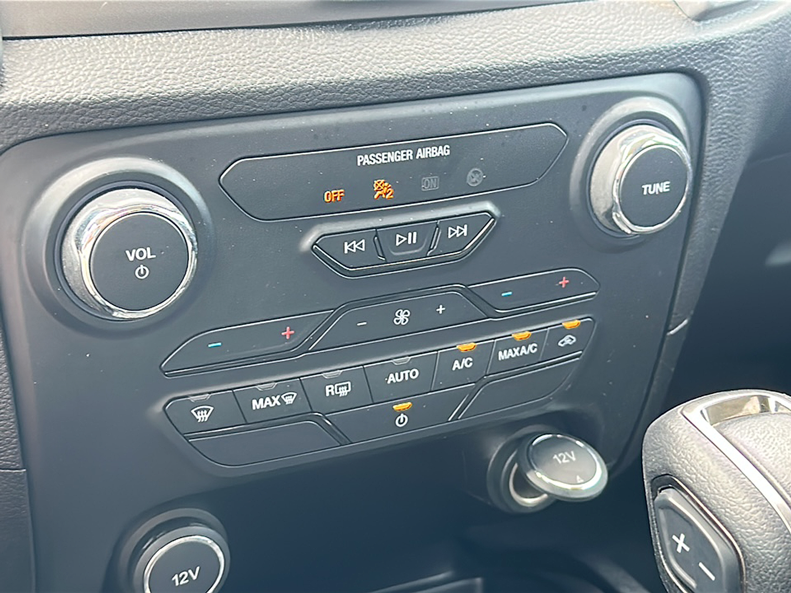 Used 2021 Orange Ford XLT image 32