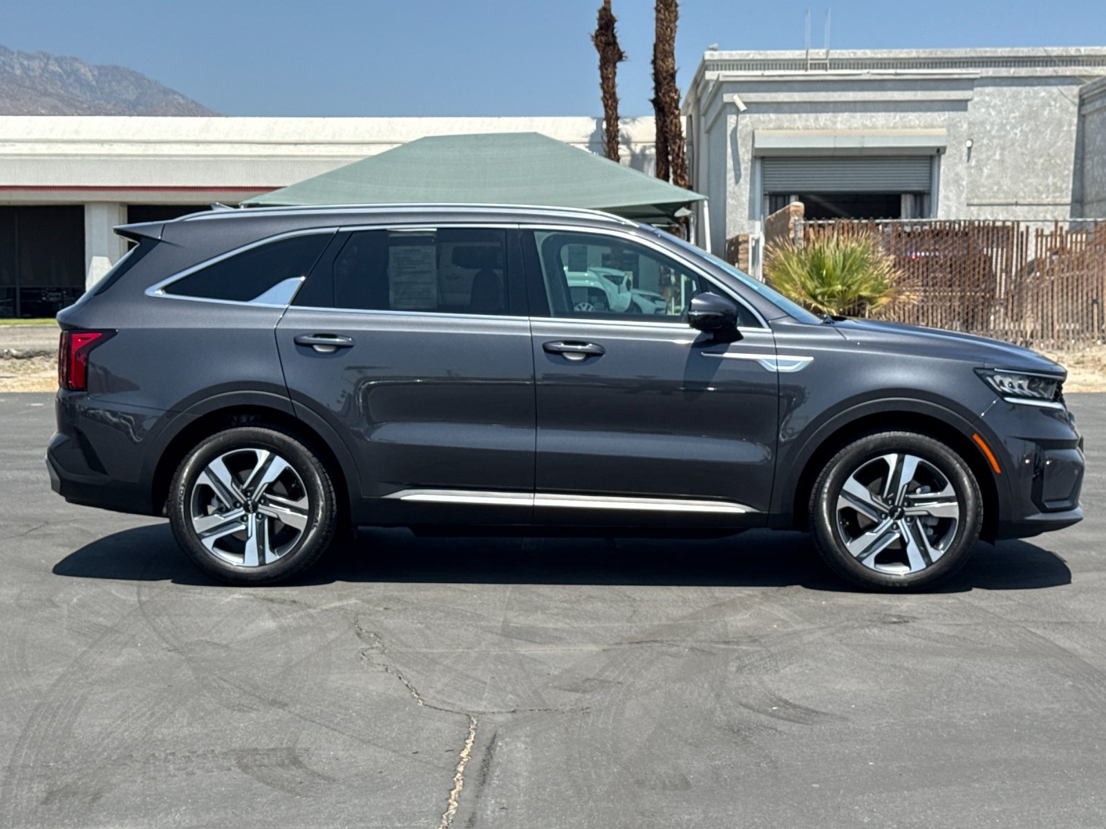 2024 Kia Sorento Hybrid EX photo 2