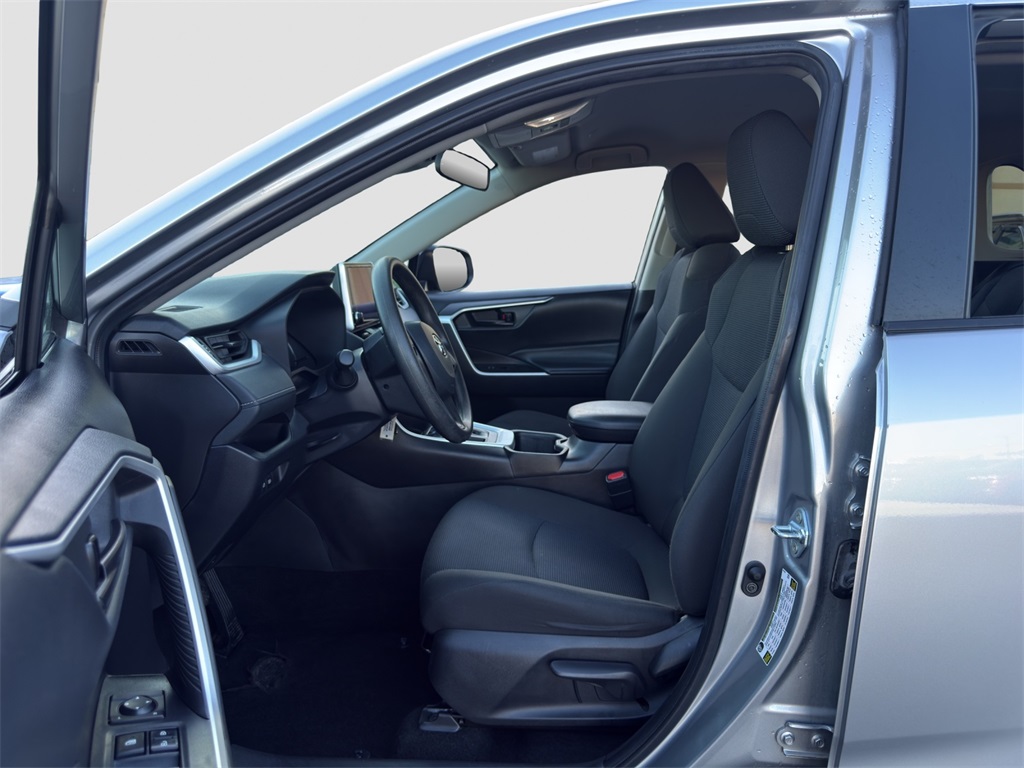 2024 Toyota RAV4 LE photo 9