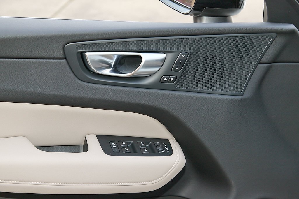 2026 VOLVO XC60 - Image 11