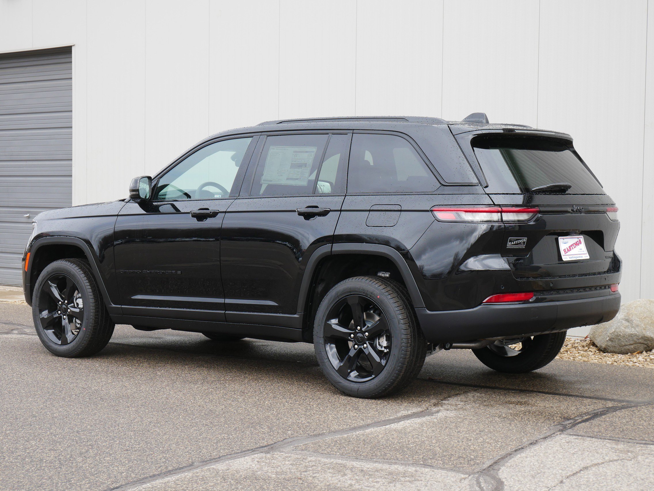 2025 Jeep Grand Cherokee Limited photo 3